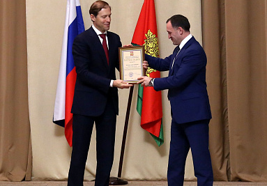 Денис Мантуров высоко оценил вклад Ассоциации кластеров и технопарков в развитие российской промышленности Денис Мантуров высоко оценил вклад Ассоциации кластеров и технопарков в развитие российской промышленности