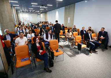 В Новосибирске прошла практическая сессия по развитию промышленных кластеров В Новосибирске прошла практическая сессия по развитию промышленных кластеров